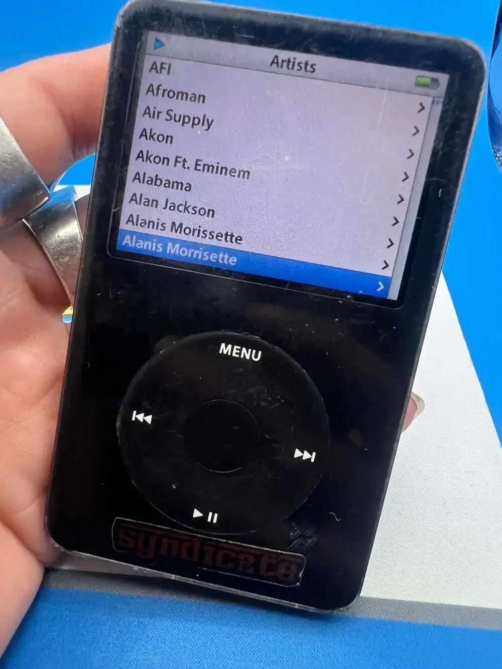 Apple iPod Video 5th Gen Black 30GB Loaded 3000+ Songs & Movies w/ Cable & Buds